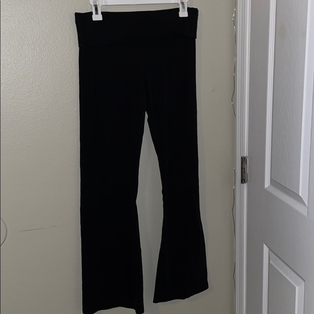 Black yoga pants